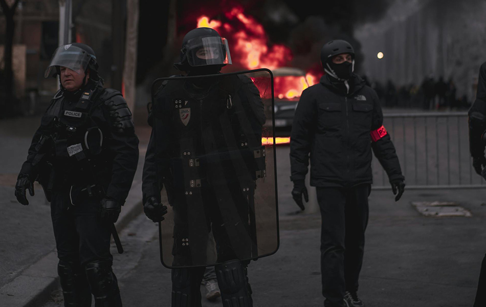Policiers Inès Nabili avocat avocat antibes-cabinet d avocat grasse-avocat divorce nice-avocat penal vallauris-droit du travail cannes-droit des contrats cagnes sur mer-honoraires avocat juan les pins-avocate antibes